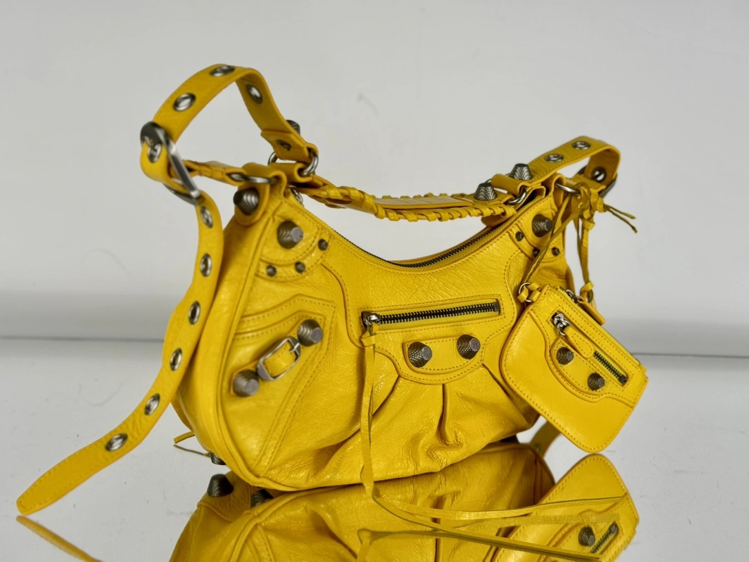 RelaxedFit Balenciaga Le Cagole Large Half-Moon Dumpling Bag 61065