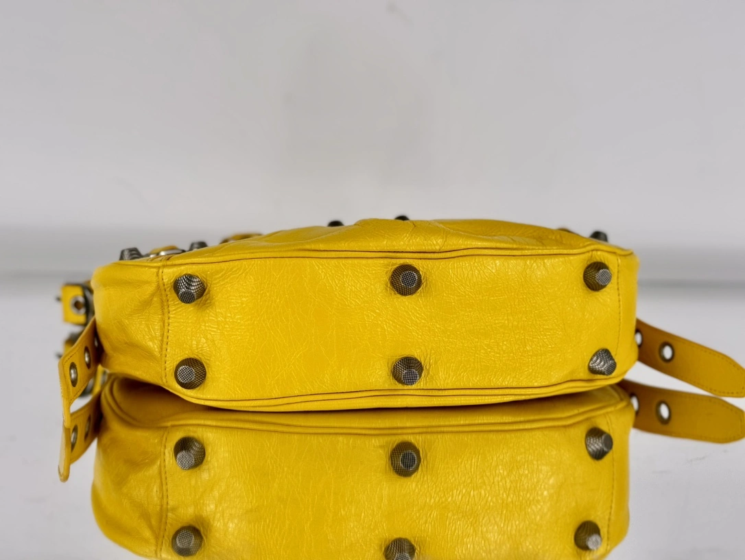 RelaxedFit Balenciaga Le Cagole Large Half-Moon Dumpling Bag 61065