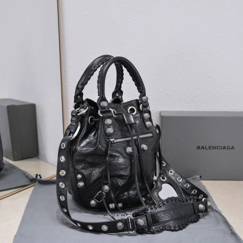 Durable Balenciaga Le Cagoles Heart Mirror Bucket Bag in Cracked Lambskin 72719