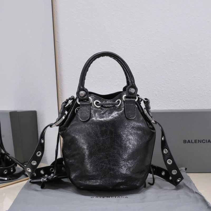 Durable Balenciaga Le Cagoles Heart Mirror Bucket Bag in Cracked Lambskin 72719