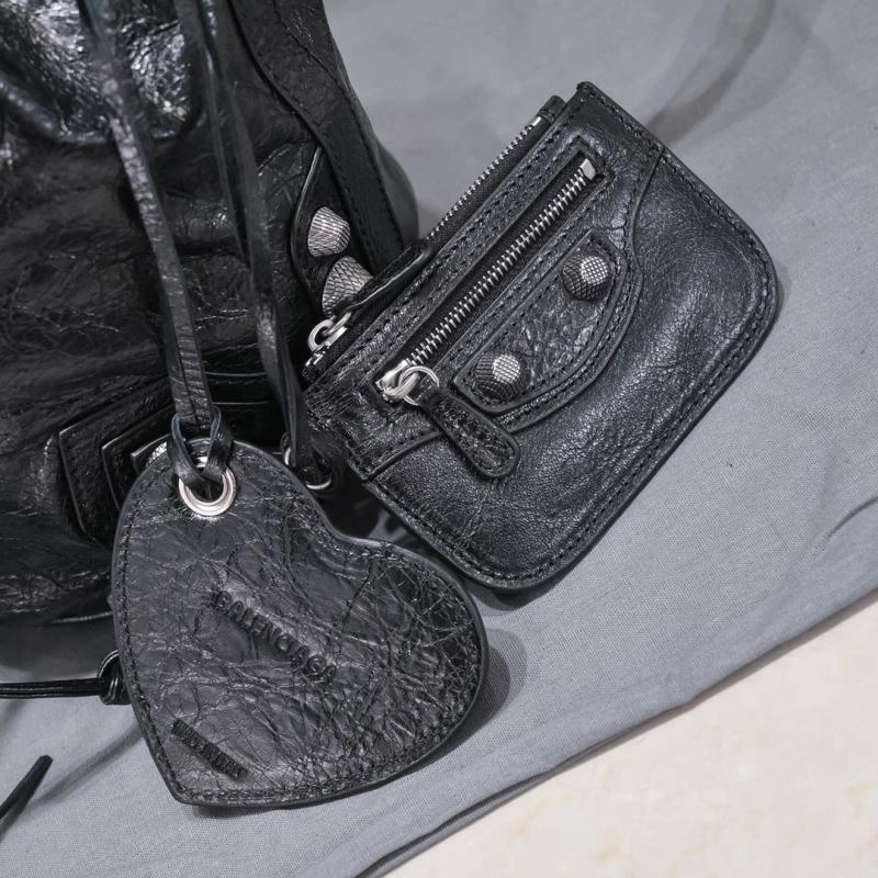 Durable Balenciaga Le Cagoles Heart Mirror Bucket Bag in Cracked Lambskin 72719