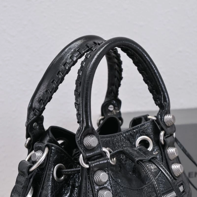 Durable Balenciaga Le Cagoles Heart Mirror Bucket Bag in Cracked Lambskin 72719