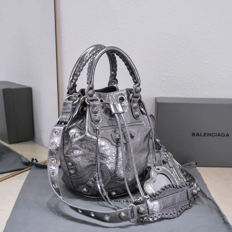 TechFriendly Balenciaga Le Cagoles Heart-Mirror Bucket Bag in Cracked Lambskin 72720