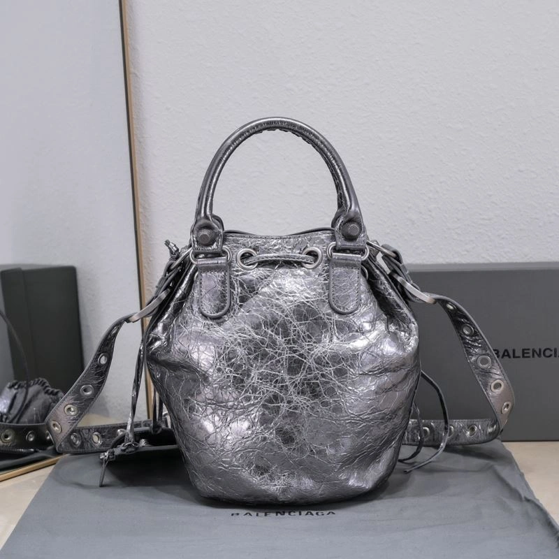 TechFriendly Balenciaga Le Cagoles Heart-Mirror Bucket Bag in Cracked Lambskin 72720
