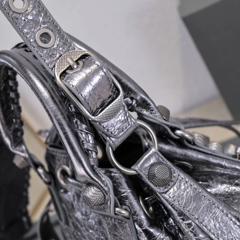 TechFriendly Balenciaga Le Cagoles Heart-Mirror Bucket Bag in Cracked Lambskin 72720