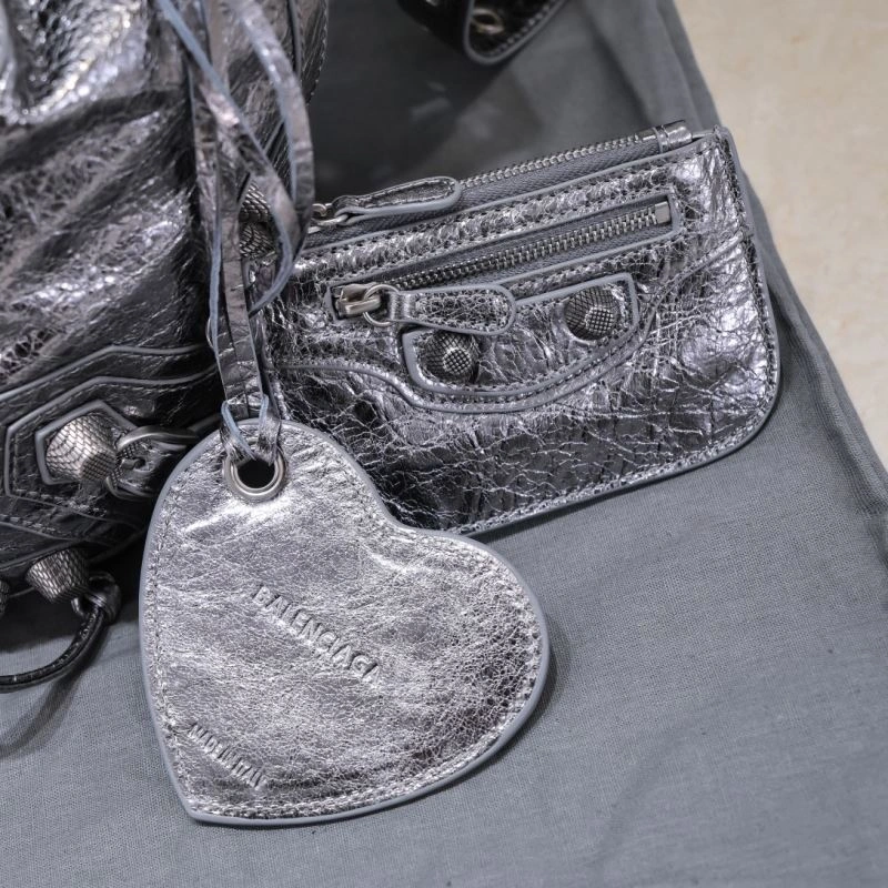 TechFriendly Balenciaga Le Cagoles Heart-Mirror Bucket Bag in Cracked Lambskin 72720