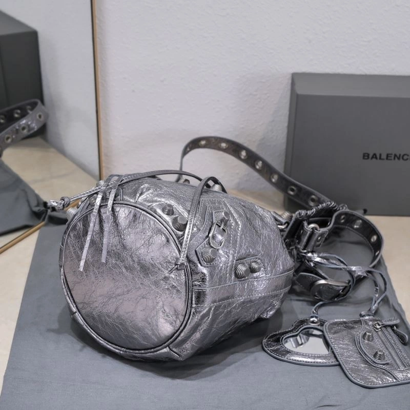 TechFriendly Balenciaga Le Cagoles Heart-Mirror Bucket Bag in Cracked Lambskin 72720