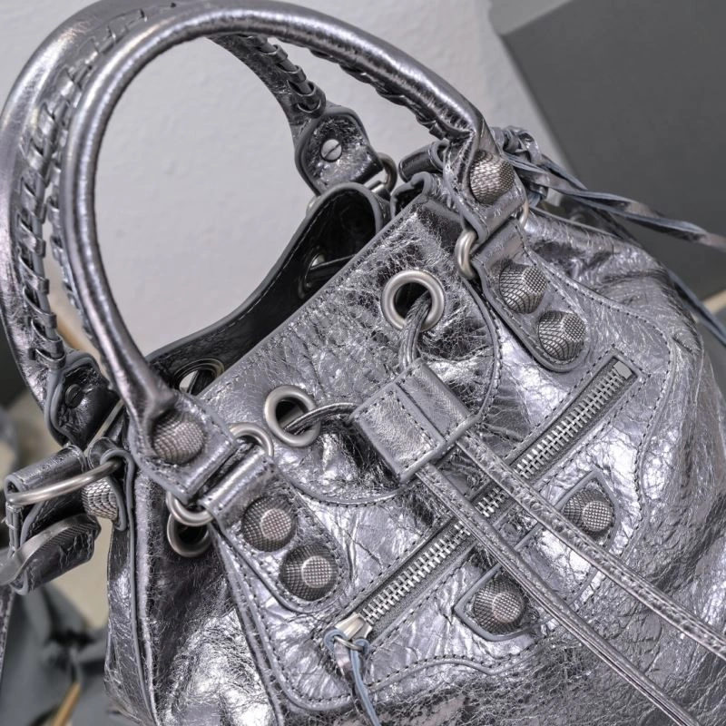 TechFriendly Balenciaga Le Cagoles Heart-Mirror Bucket Bag in Cracked Lambskin 72720