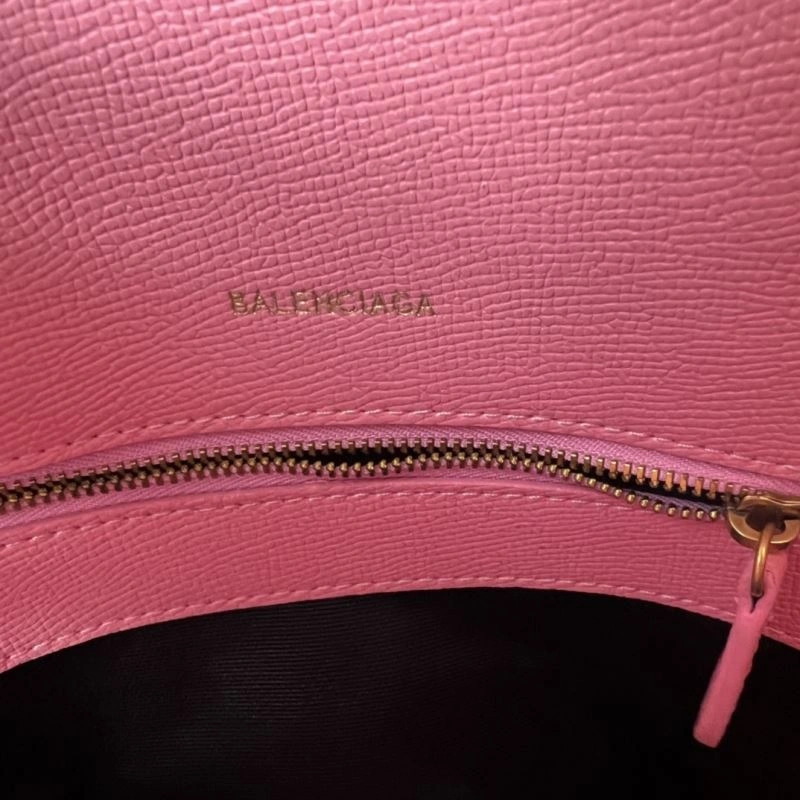 Durable Balenciaga Limited Edition Oversized Letter Shell Bag - S Size 78314