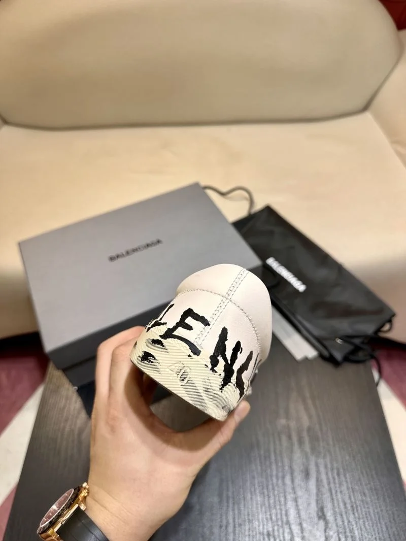 Balenciaga Low Shoes StreetReady 16945
