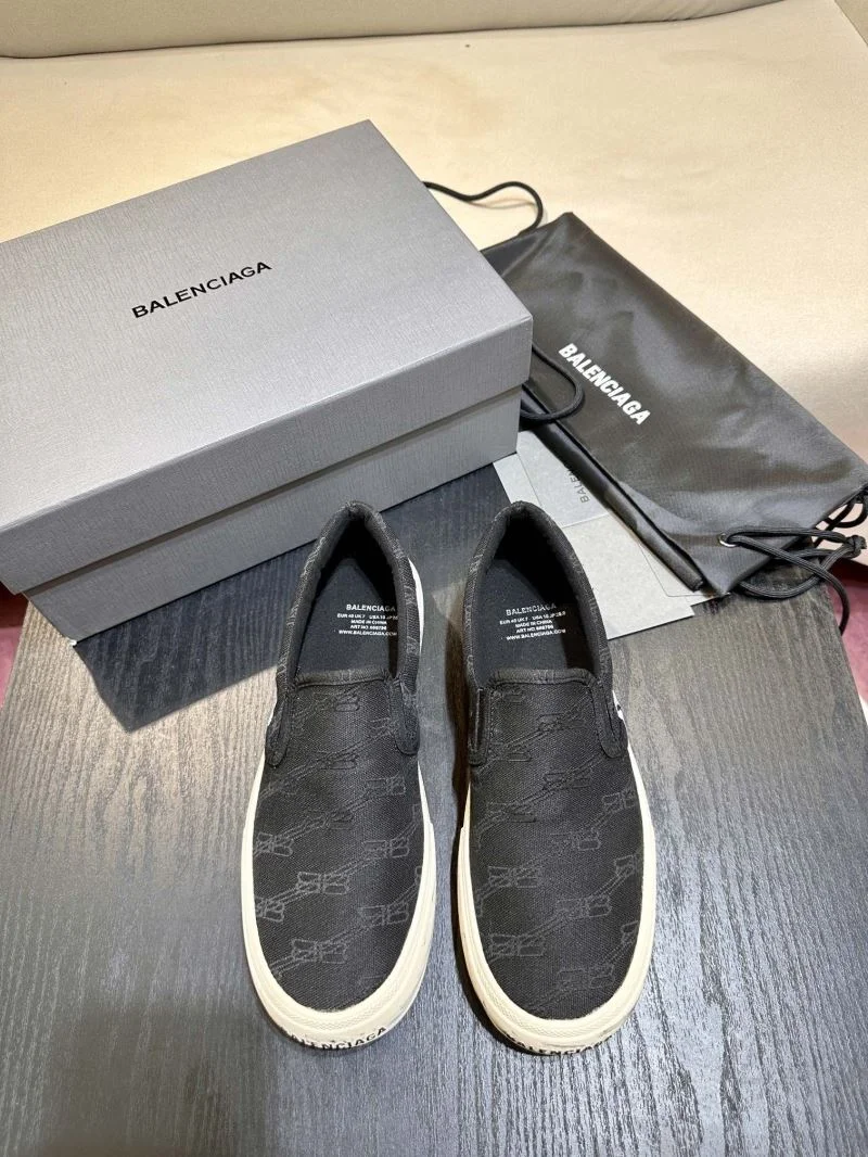 Balenciaga Low Shoes Stylish 16939