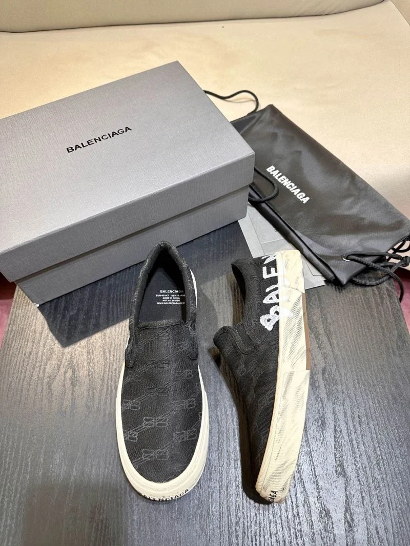 Balenciaga Low Shoes Stylish 16939