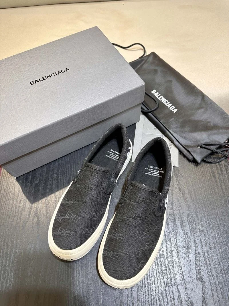 Balenciaga Low Shoes Stylish 16939