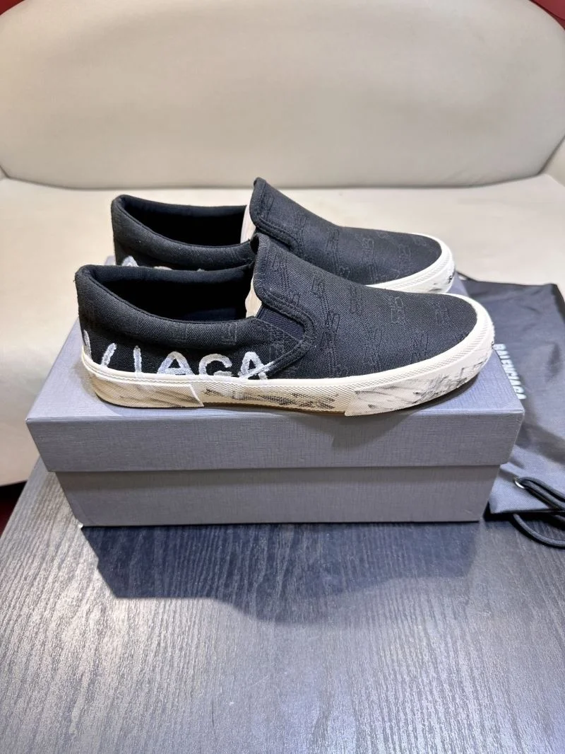 Balenciaga Low Shoes Stylish 16939
