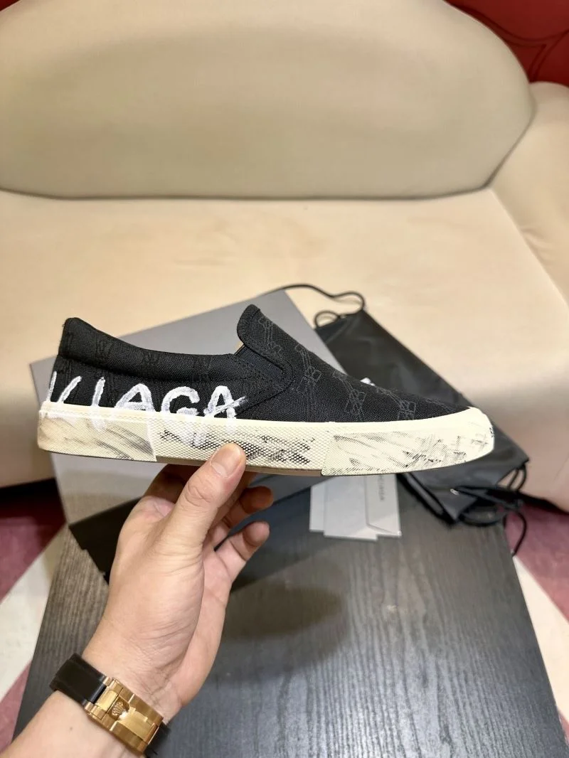 Balenciaga Low Shoes Stylish 16939