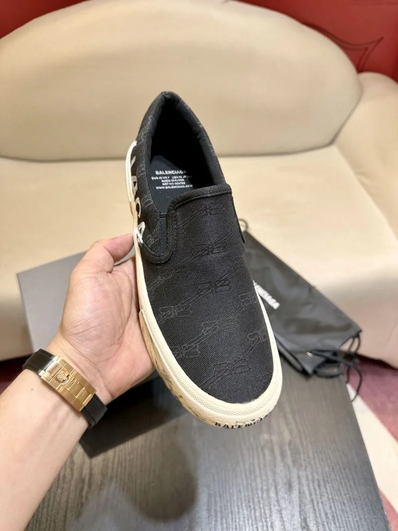 Balenciaga Low Shoes Stylish 16939