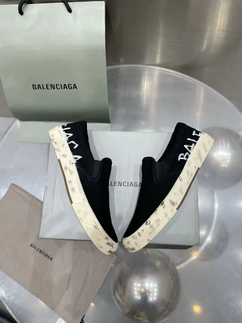 RelaxedFit Balenciaga Low Shoes 16708