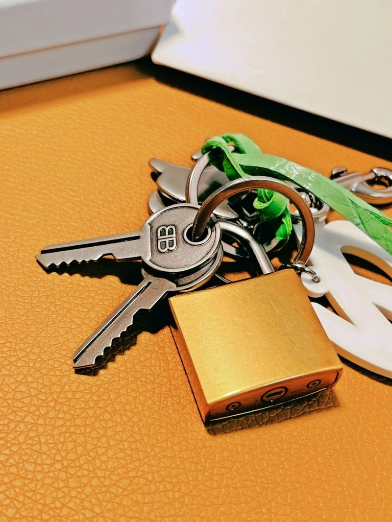 Fashionable Balenciaga Luxe Gold Textured Keychain -  Accessory 70122