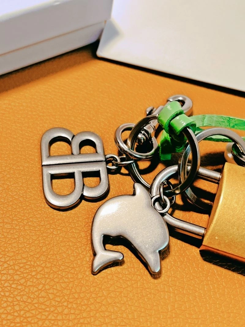 Fashionable Balenciaga Luxe Gold Textured Keychain -  Accessory 70122