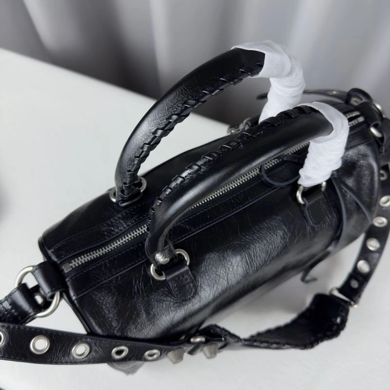 Balenciaga Luxury Italian Crackled Leather Travel Bag with Detachable Strap Classic 75328