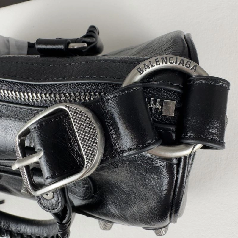 Balenciaga Luxury Italian Crackled Leather Travel Bag with Detachable Strap Classic 75328