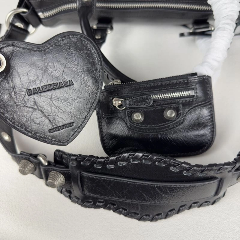 Balenciaga Luxury Italian Crackled Leather Travel Bag with Detachable Strap Classic 75328
