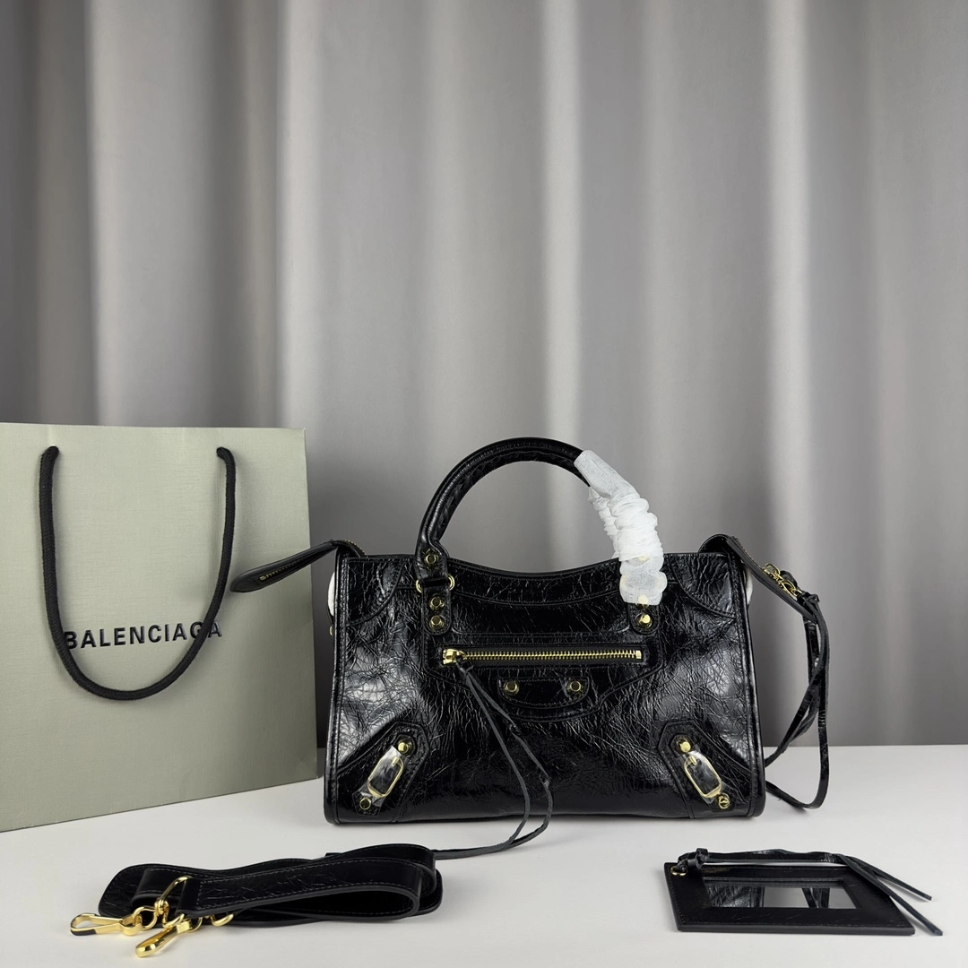 HighPerformance Balenciaga Medium Motorcycle Bag with Logo and Studded Design 60988