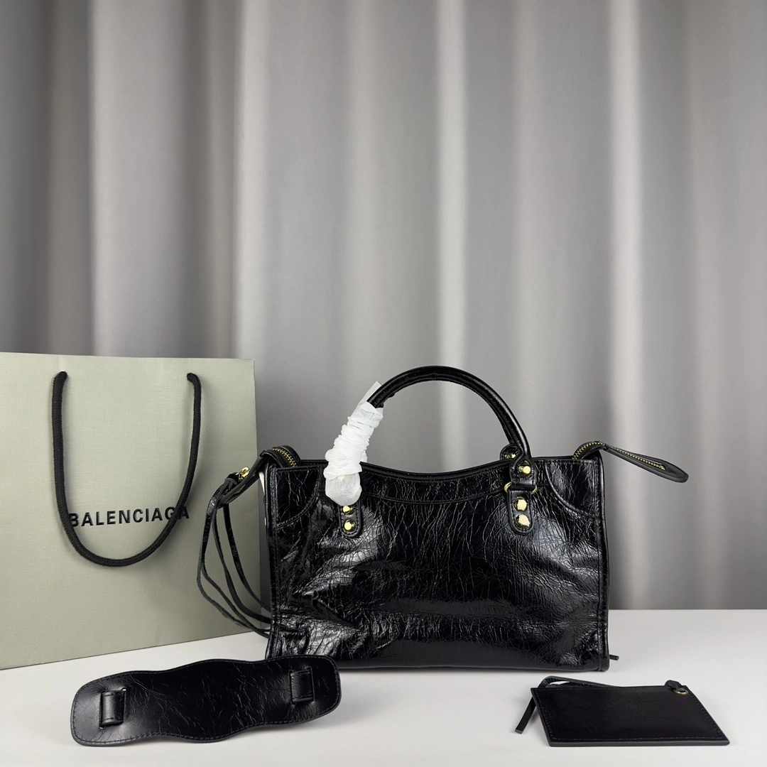 HighPerformance Balenciaga Medium Motorcycle Bag with Logo and Studded Design 60988