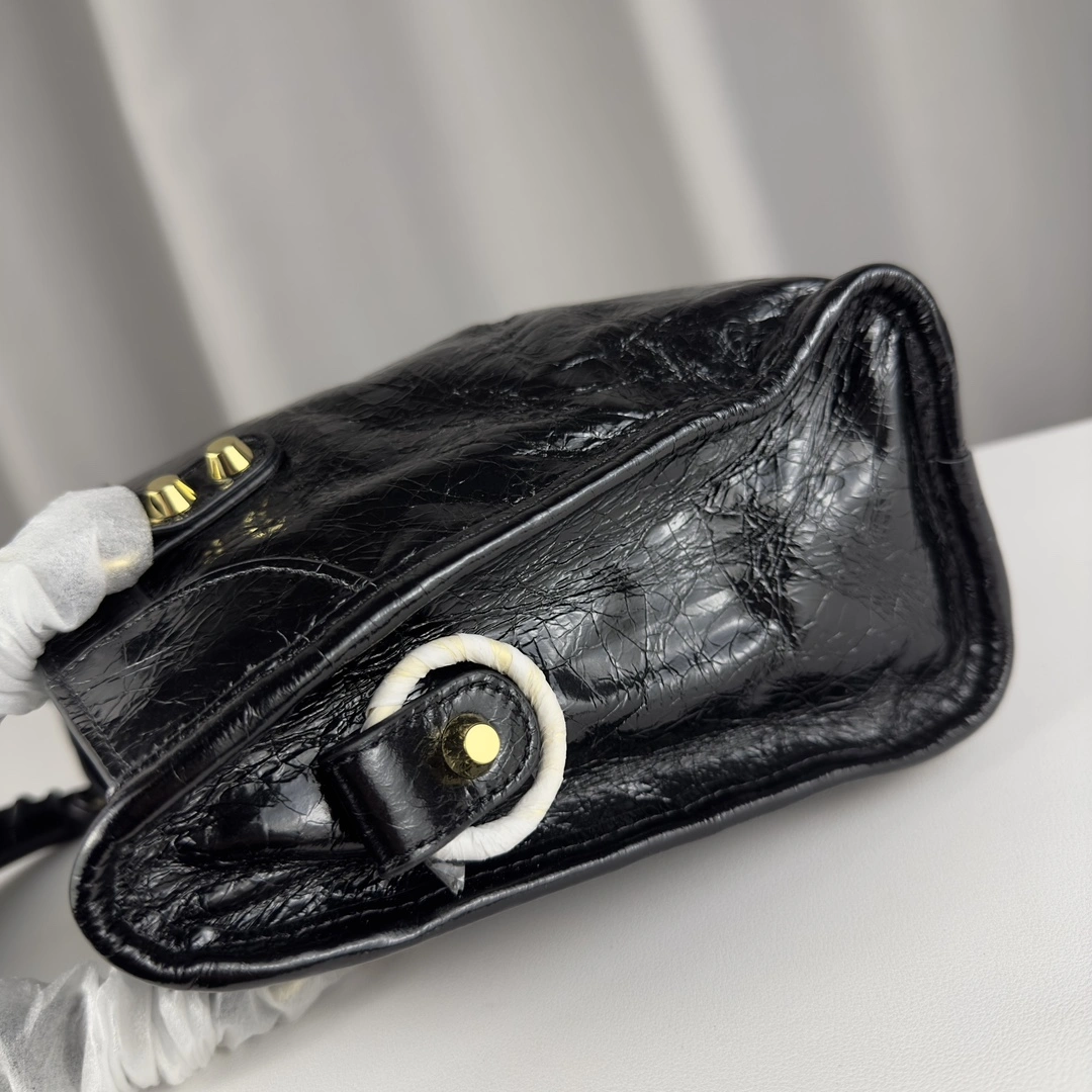 HighPerformance Balenciaga Medium Motorcycle Bag with Logo and Studded Design 60988