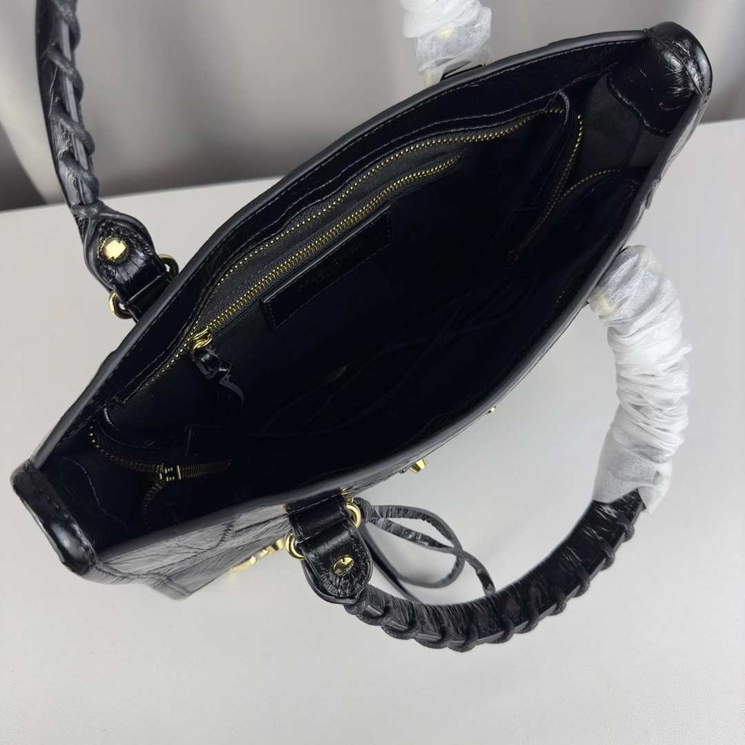 HighPerformance Balenciaga Medium Motorcycle Bag with Logo and Studded Design 60988