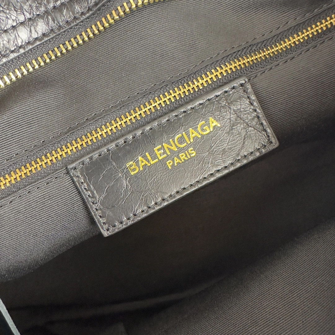 HighPerformance Balenciaga Medium Motorcycle Bag with Logo and Studded Design 60988