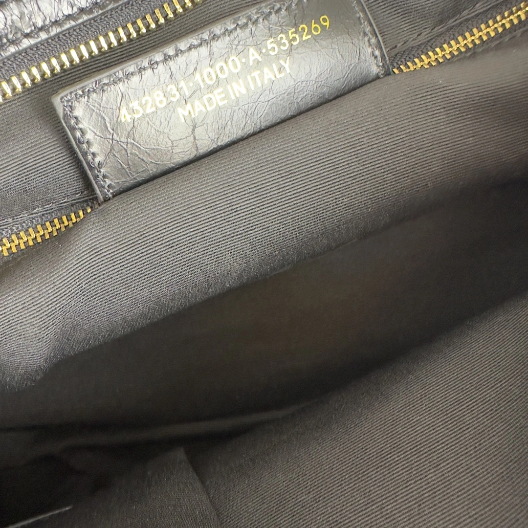 HighPerformance Balenciaga Medium Motorcycle Bag with Logo and Studded Design 60988