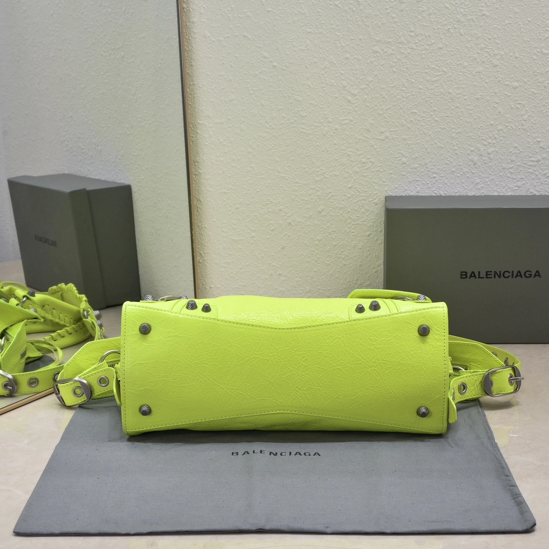 Timeless Balenciaga NEO CAGOLE Vintage Cracked Lambskin Crossbody Bag 60956