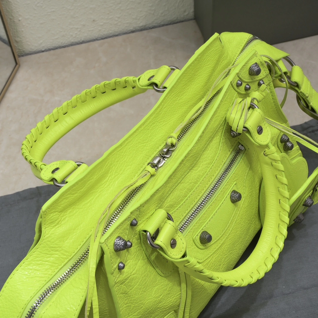 Timeless Balenciaga NEO CAGOLE Vintage Cracked Lambskin Crossbody Bag 60956