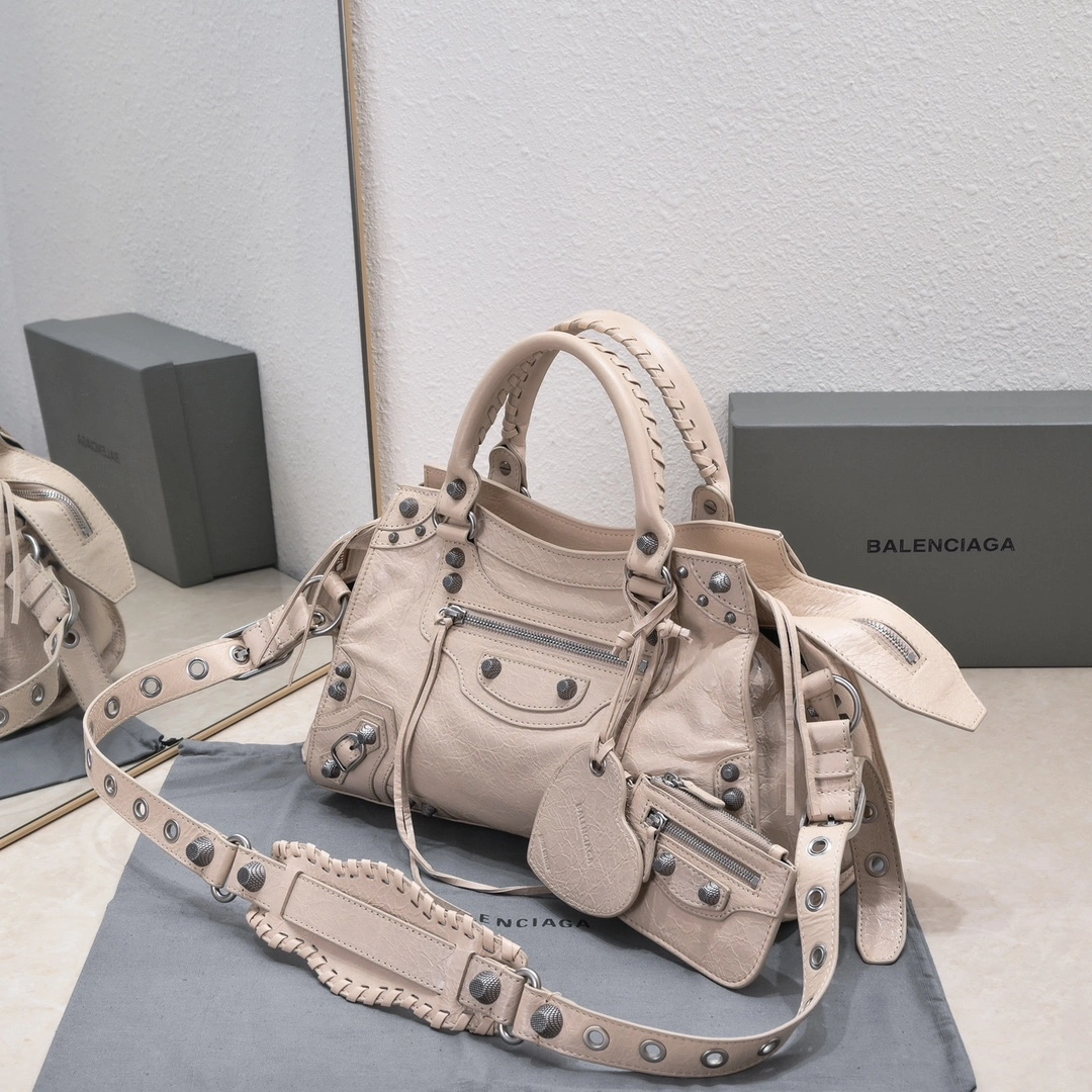 GoAnywhere Balenciaga NEO CAGOLE Vintage Cracked Lambskin Trapezoid Bag 61041