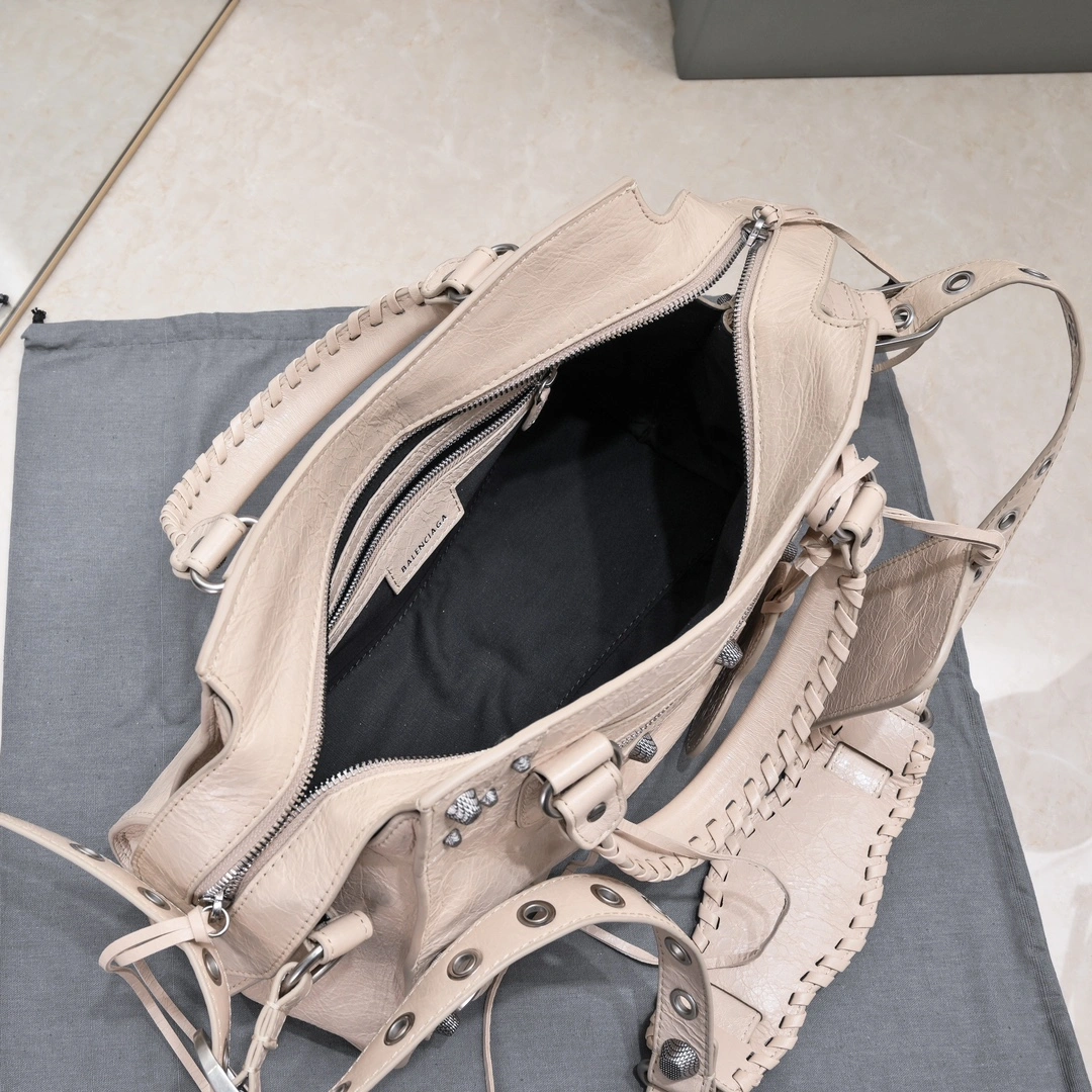 GoAnywhere Balenciaga NEO CAGOLE Vintage Cracked Lambskin Trapezoid Bag 61041