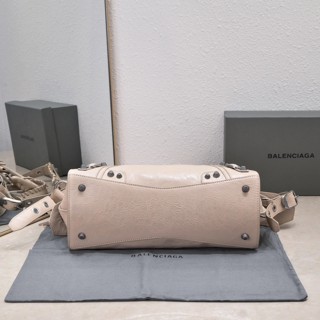 GoAnywhere Balenciaga NEO CAGOLE Vintage Cracked Lambskin Trapezoid Bag 61041