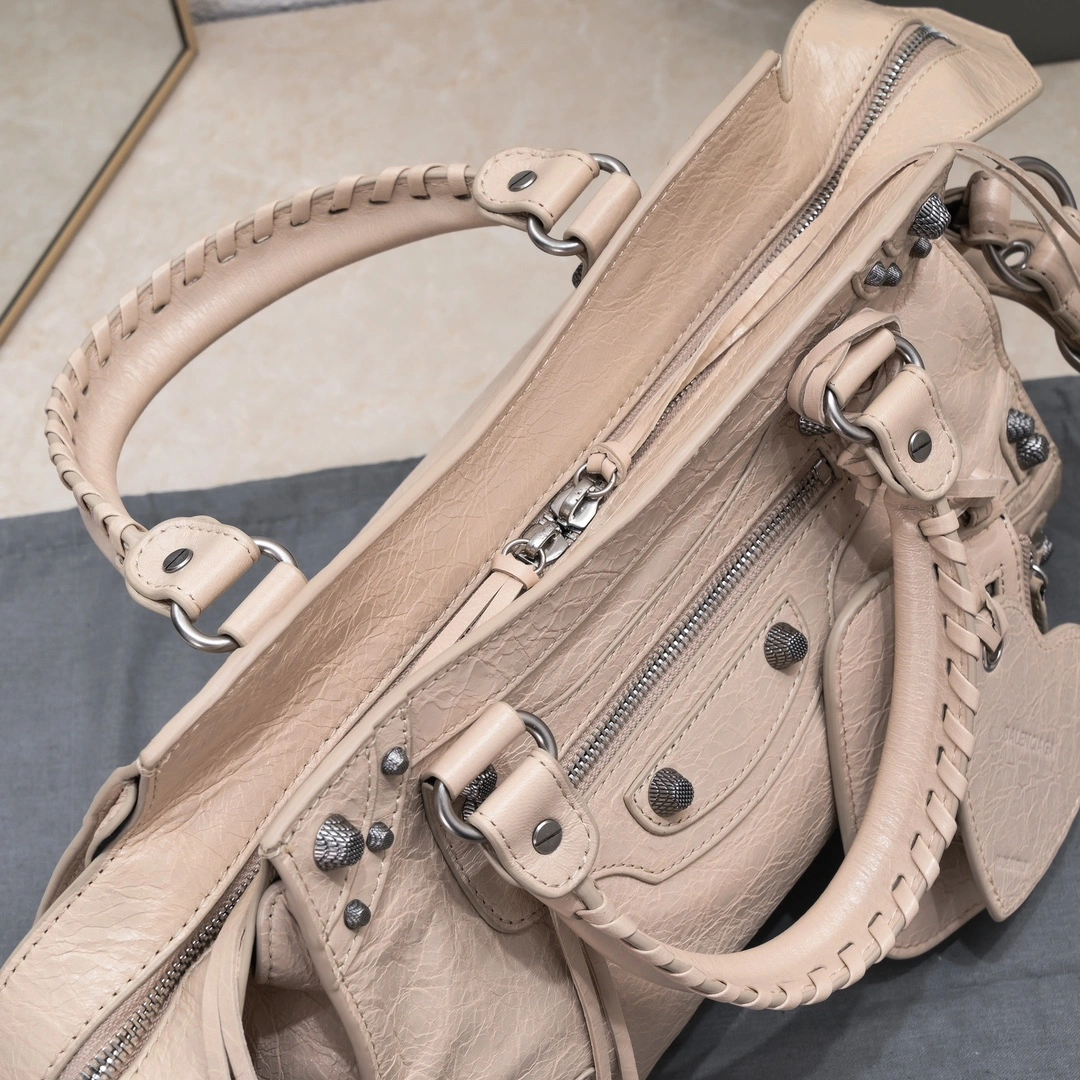 GoAnywhere Balenciaga NEO CAGOLE Vintage Cracked Lambskin Trapezoid Bag 61041