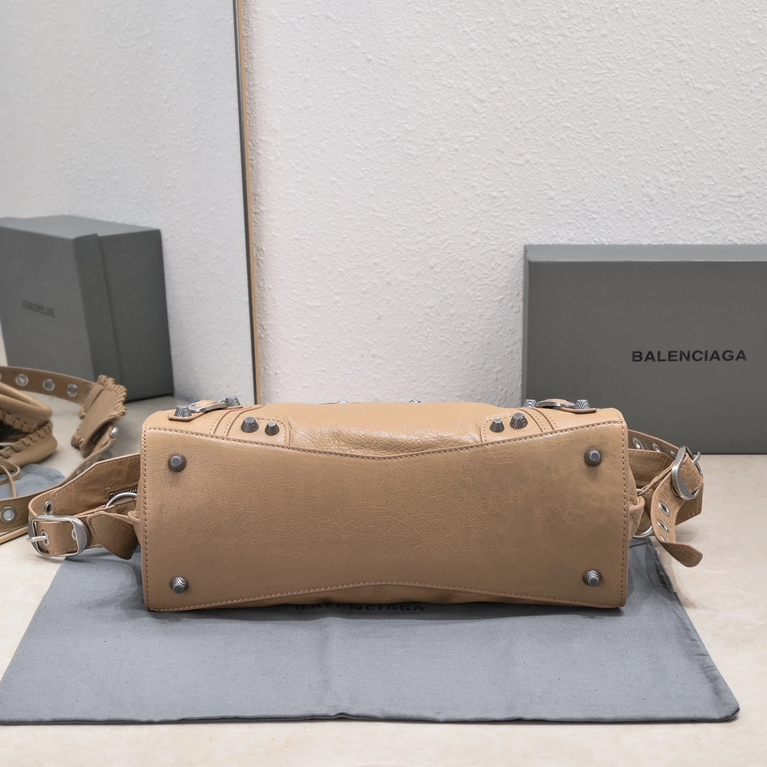Sustainable Balenciaga NEO CAGOLE Vintage Leather Motorcycle Bag with Accessories 60967