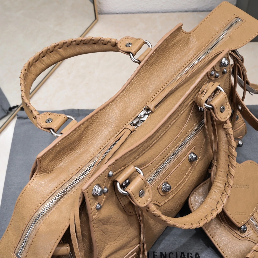 Sustainable Balenciaga NEO CAGOLE Vintage Leather Motorcycle Bag with Accessories 60967