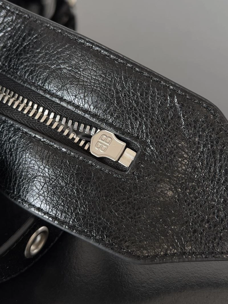Balenciaga Neo Cagole Distressed Lambskin Motorcycle Bag with Heart Mirror UrbanStyle 66939