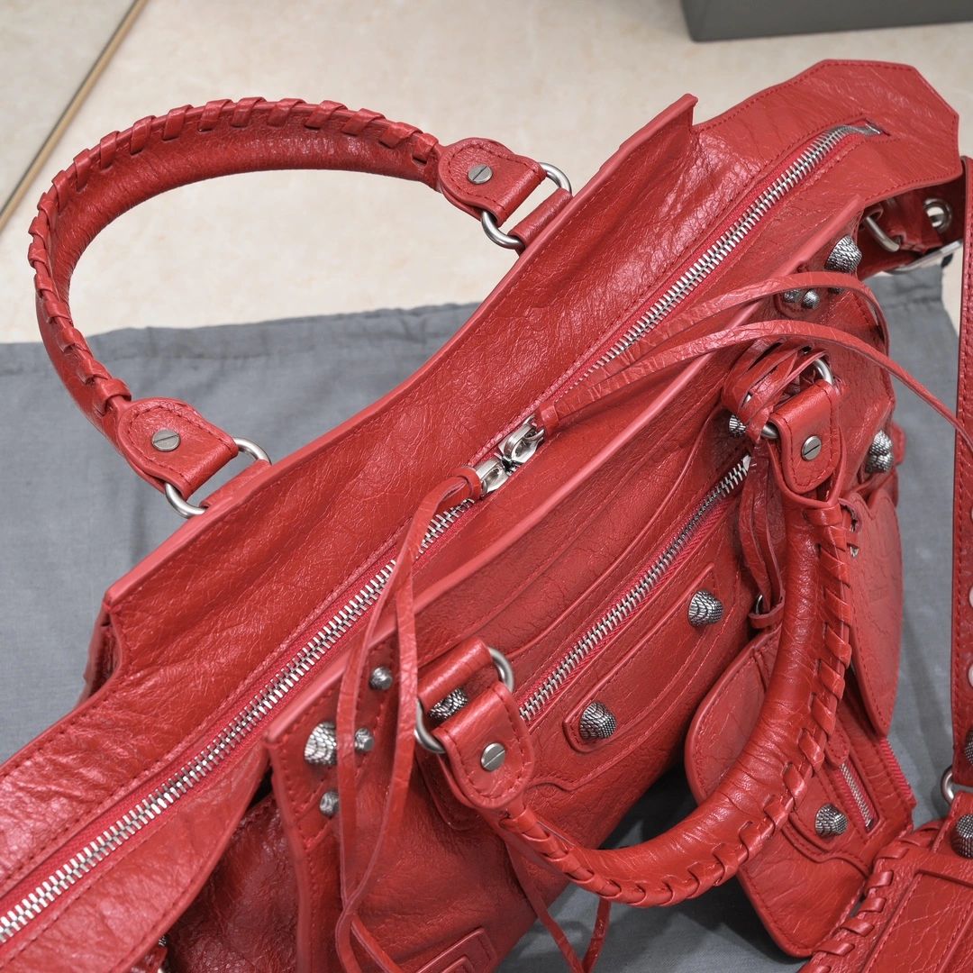 Modern Balenciaga Neo Cagole Vintage Lambskin Trapezoid Bag 60972
