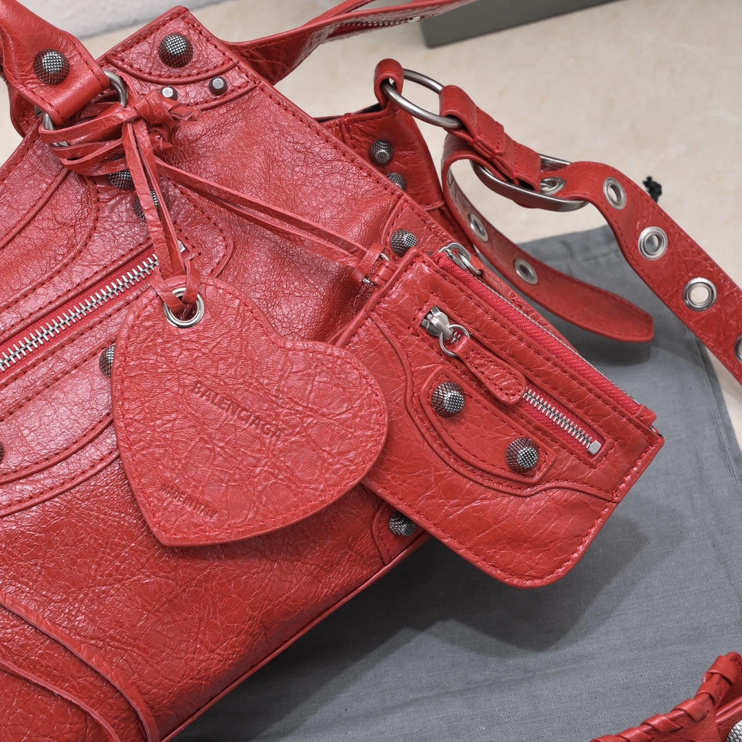 Modern Balenciaga Neo Cagole Vintage Lambskin Trapezoid Bag 60972