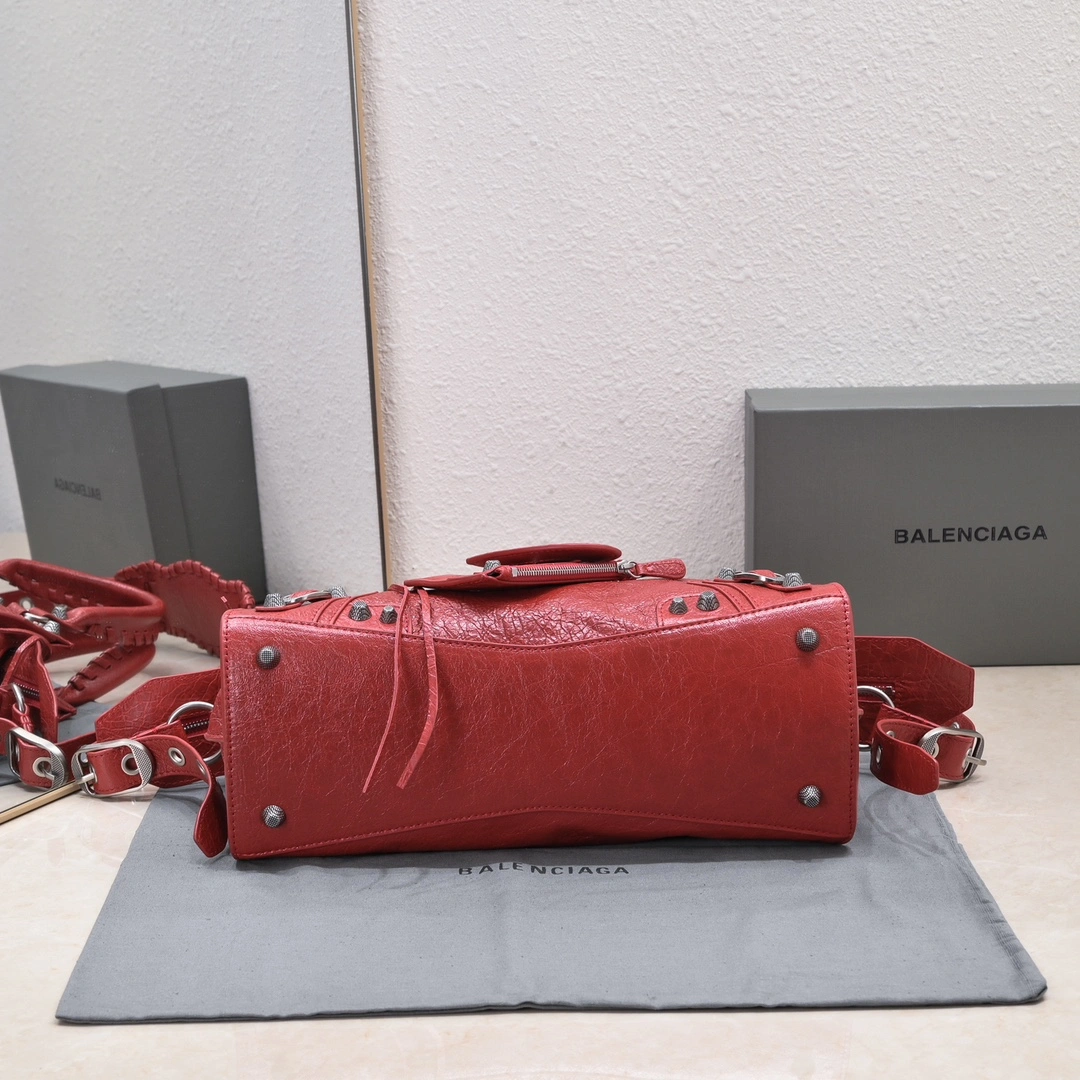 Modern Balenciaga Neo Cagole Vintage Lambskin Trapezoid Bag 60972