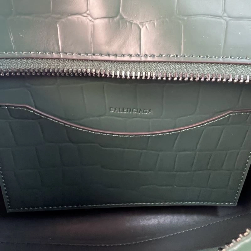 Balenciaga Neo  Motorcycle Bag - Luxury Versatility UrbanChic 78780