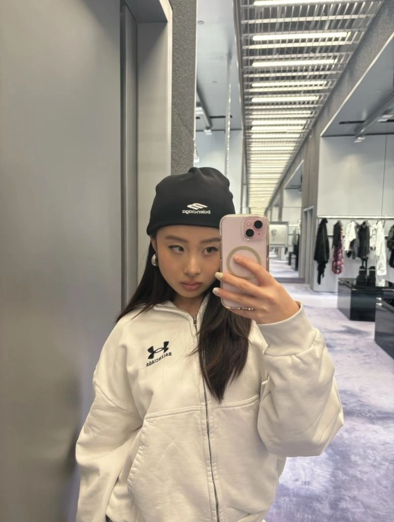 Stylish Balenciaga Outwear 98644