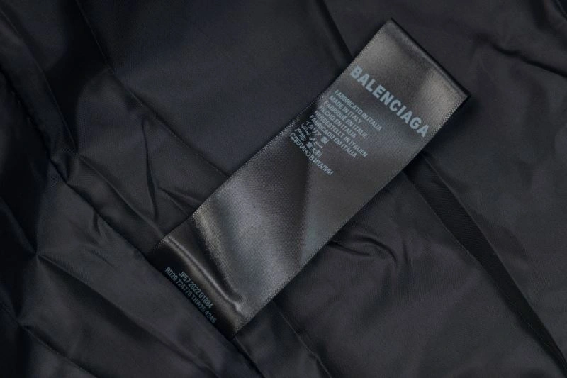 WellDesigned Balenciaga Outwear 98641