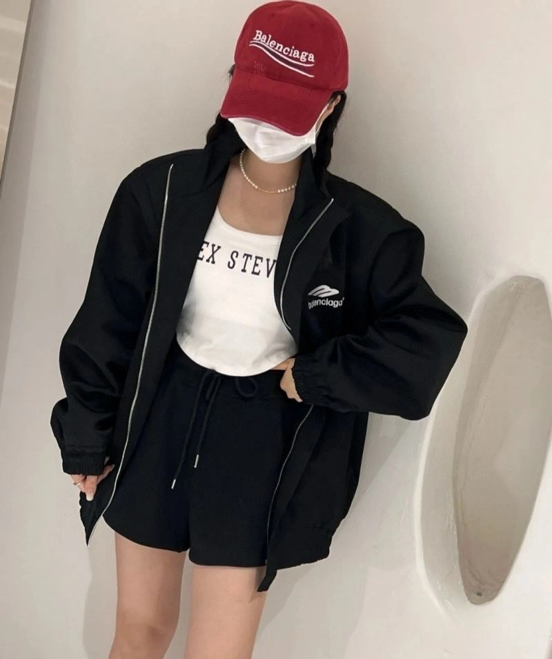 WellDesigned Balenciaga Outwear 98641