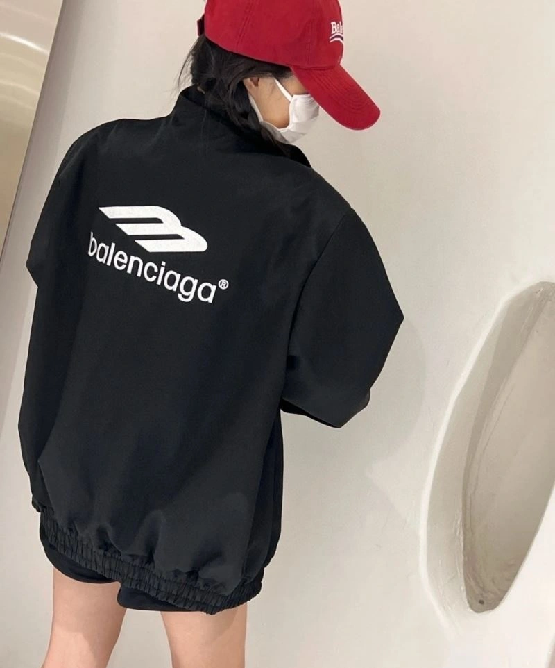 WellDesigned Balenciaga Outwear 98641