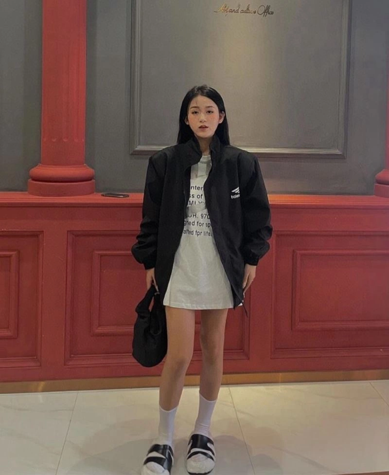 WellDesigned Balenciaga Outwear 98641